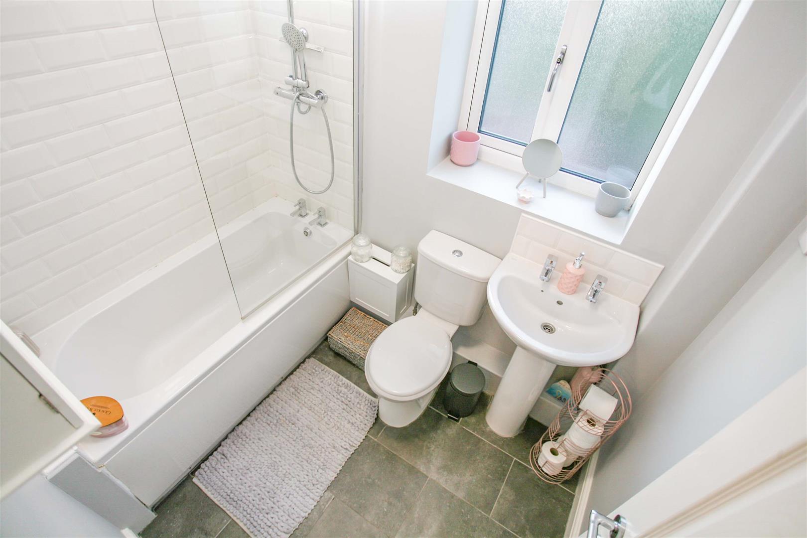 FIRST FLOOR BATHROOM